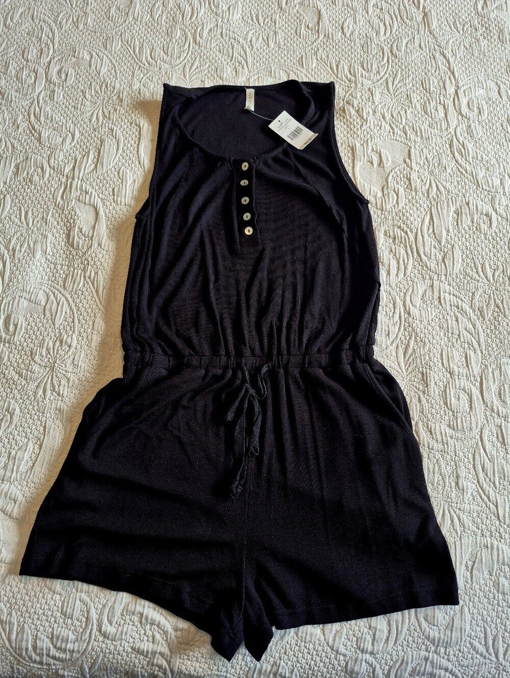 Mia & Tess women's Small black ribbed romper has pockets NEW